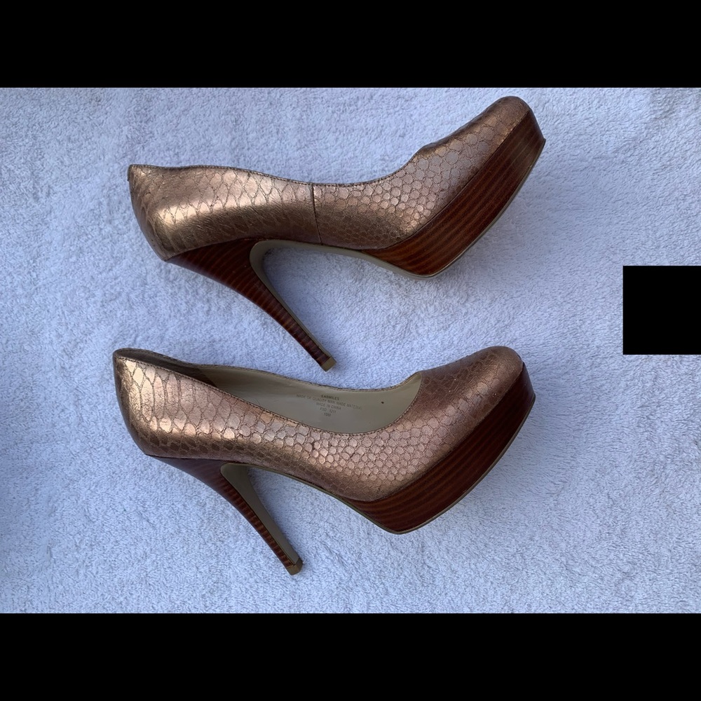 Enzo Angiolini Pumps